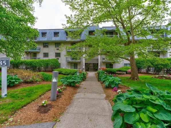 85 Commons Dr Unit 208, Shrewsbury, MA 01545