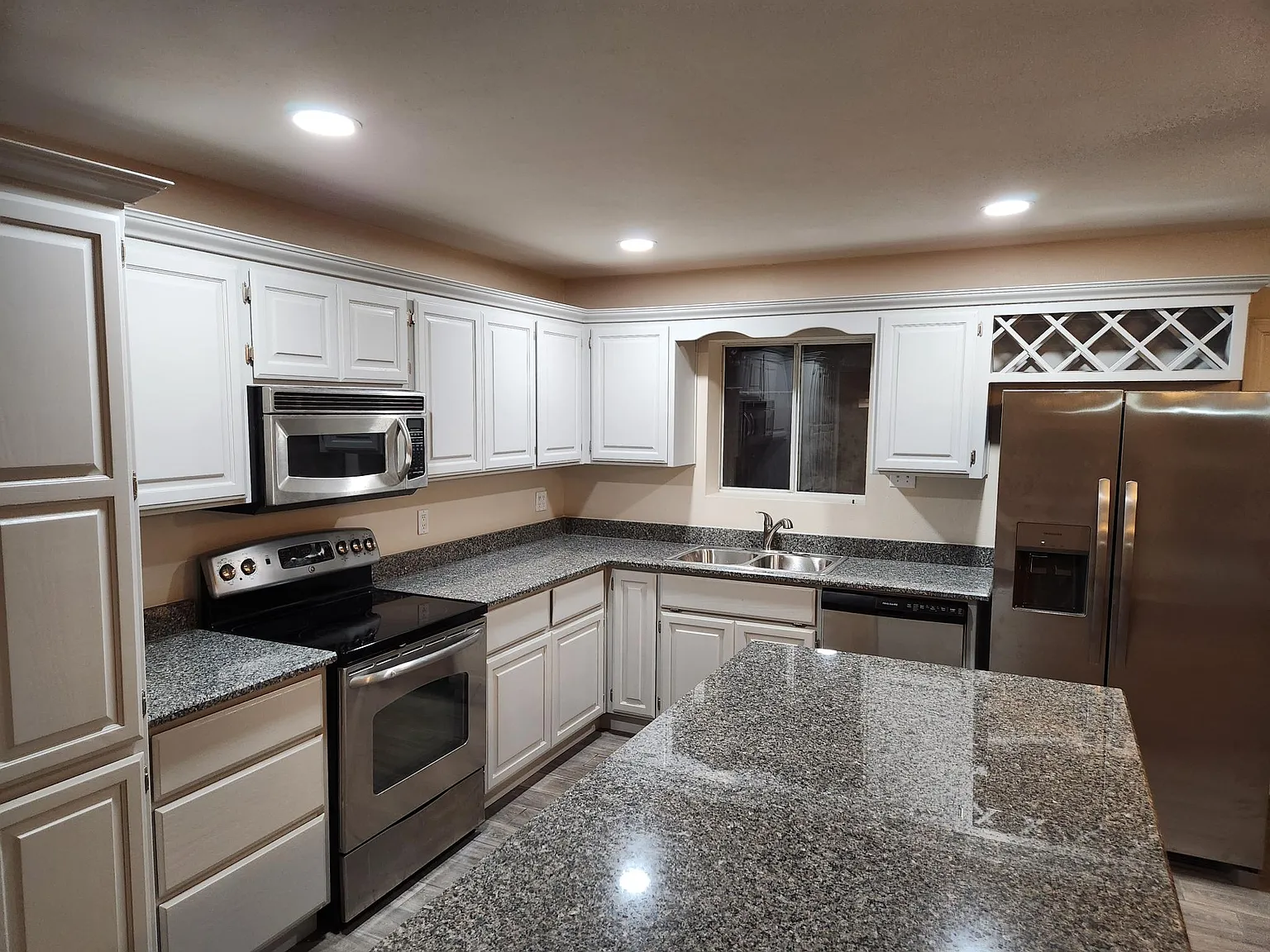 3 bed, 1900 sqft, $3,900 — Photo 3
