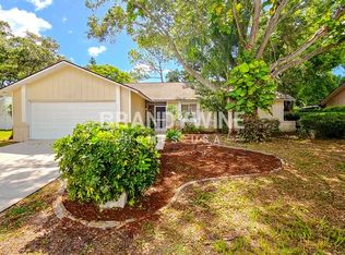 737 Countryshire Ln, Palm Harbor, FL 34683
