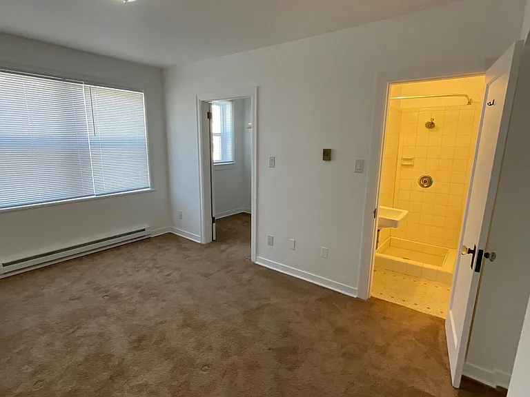 325 Summit Ave E #12 — Photo 14