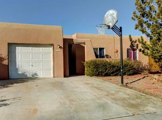 948 Vuelta Del Sur, Santa Fe, NM 87507