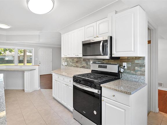 4th image of 2937 Fortune Dr