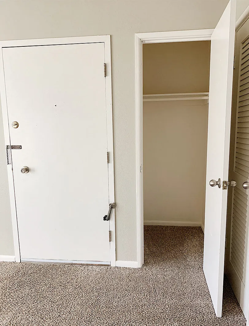Oak Creek Apartments — Photo 4