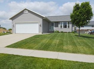 6720 Colorado Dr SW, Cedar Rapids, IA 52404