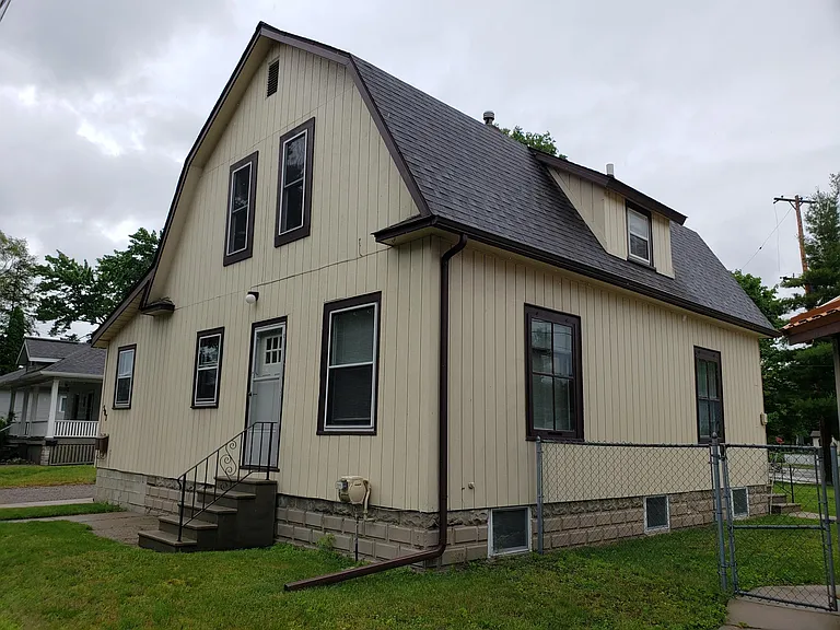 507 W Buttles St — Photo 2