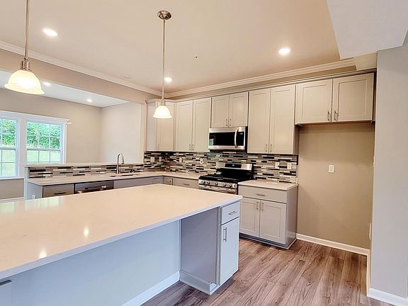 7B deluxe island kitchen