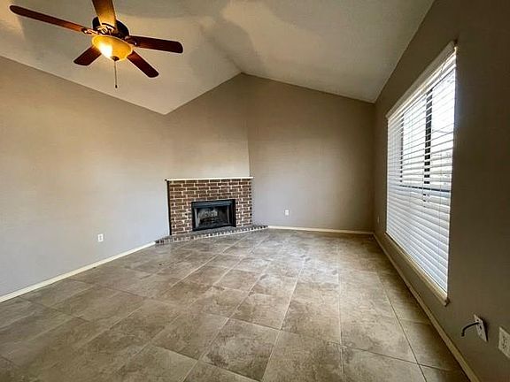 4th image of 501 SW 11th St APT D