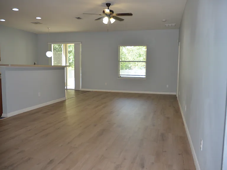 1569 Rosedowne Way — Photo 3