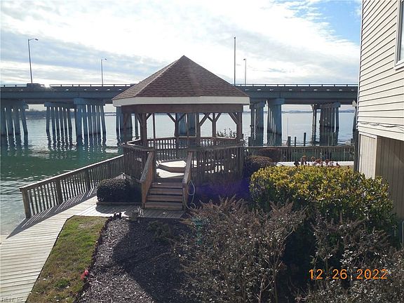 5th image of 837 Little Bay Ave #1