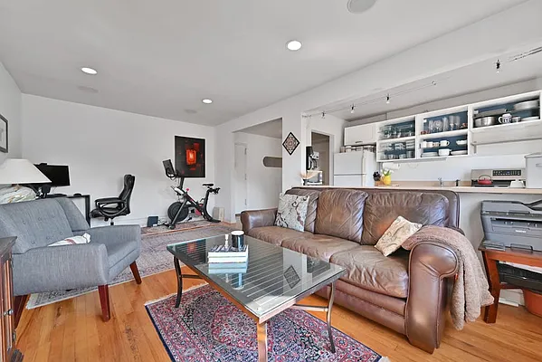 Rented by Christie's International Real Estate Group, LLC | media 7