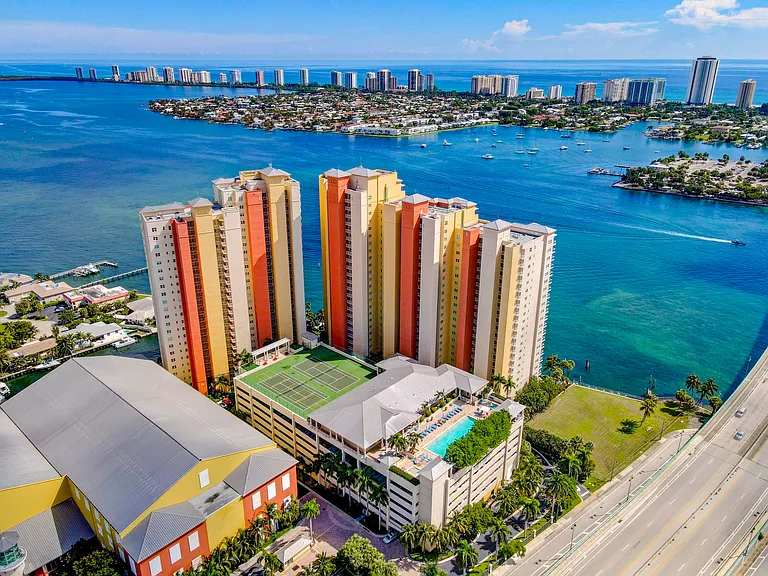 2640 Lake Shore Dr #2014 — Photo 95