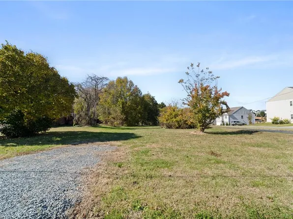 610 Meadowlark Dr, Winston Salem, NC 27106
