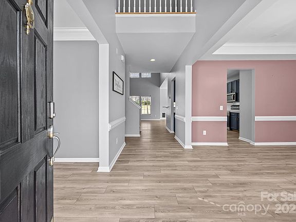 4th image of 186 Golden Valley Dr
