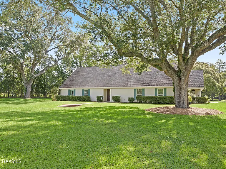 2407 E Broussard Rd — Photo 3