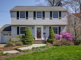 19 Crescent Rd, Livingston, NJ 07039