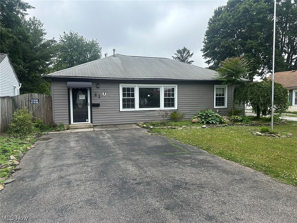 1st image of 62 Hawthorne Dr
