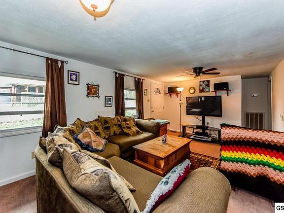 4th image of 2517 Julian Ln