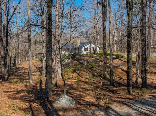 196 Maplewood Ln, Lawrenceville, VA 23868