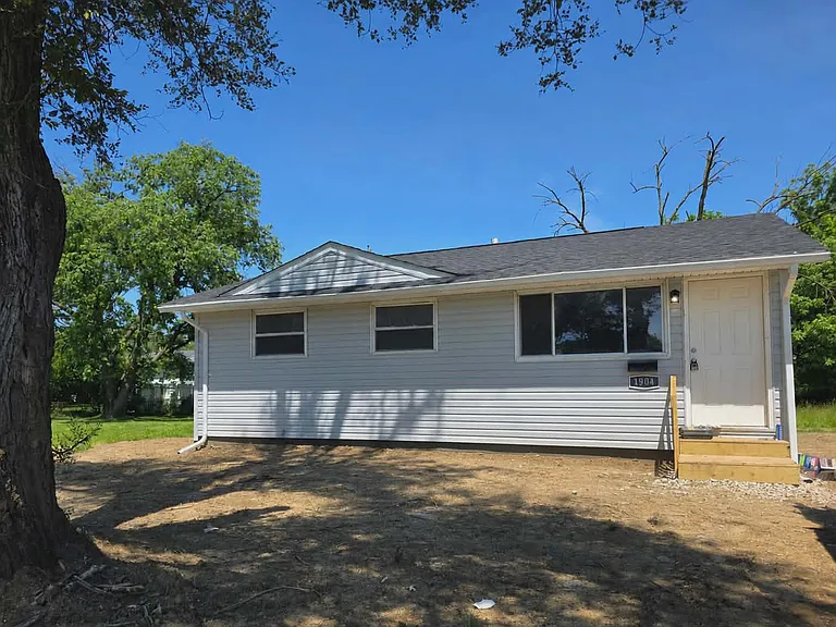 1904 Zettler Rd — Photo 1