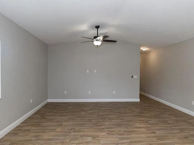 1140 NW 1st Ave — Photo 5