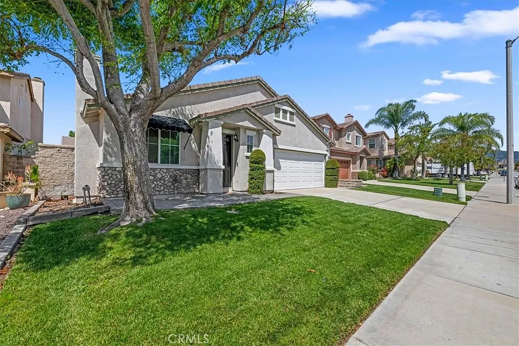 3 bed, 1765 sqft, $3,700 — Photo 2