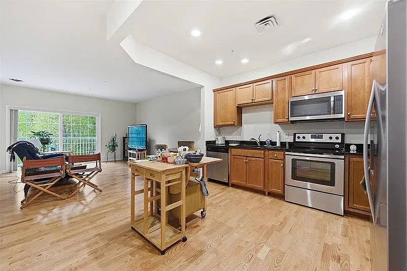 1 bed, 1.0 bath, 1020 sqft, $1,810 — Photo 4