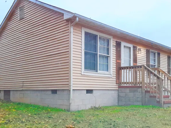 520 Lancaster Creek Dr, Lancaster, VA 22503