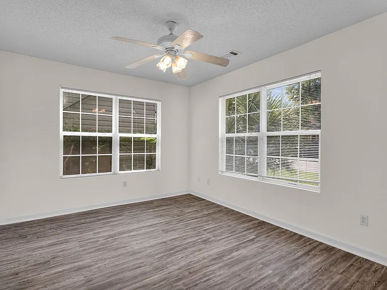 1202 E Waldburg St — Photo 16