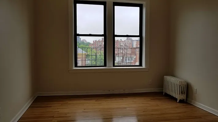 Rented by Realty Queens LLC | media 10