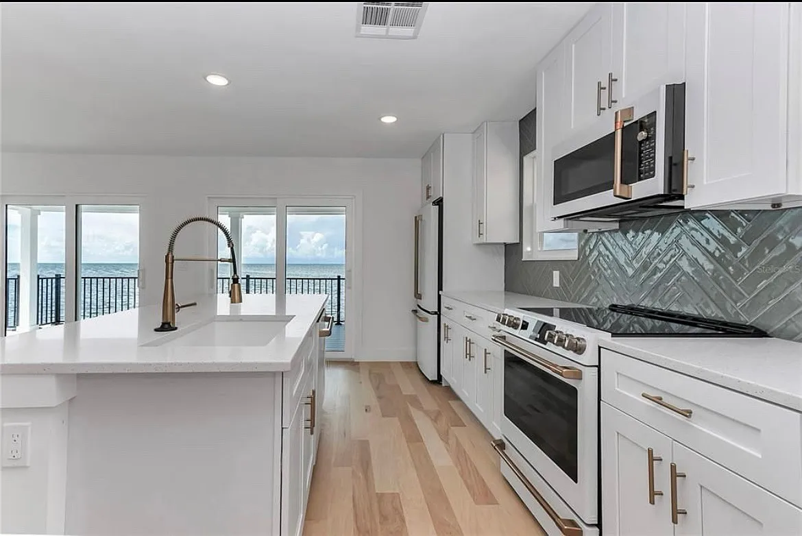 6417 Driftwood Dr — Photo 4