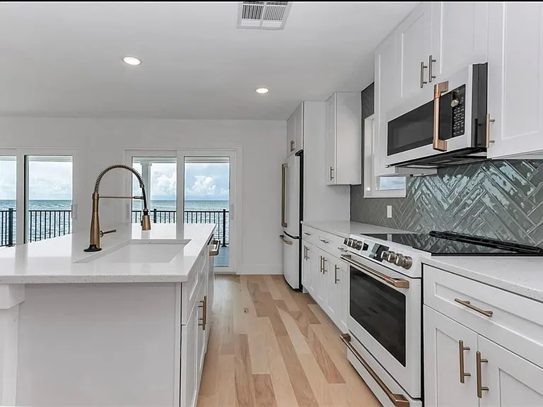 6417 Driftwood Dr — Photo 4