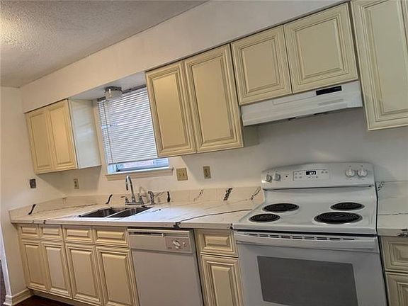 5th image of 2202 Caswell Ln