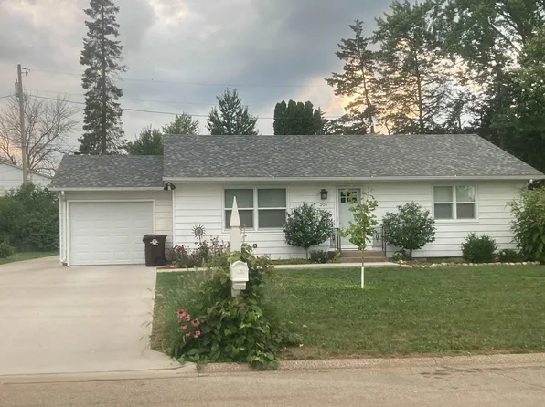 306 S Jones Ave, Maquoketa, IA 52060