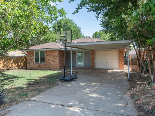 1205 Richland St, Iowa Park, TX 76367