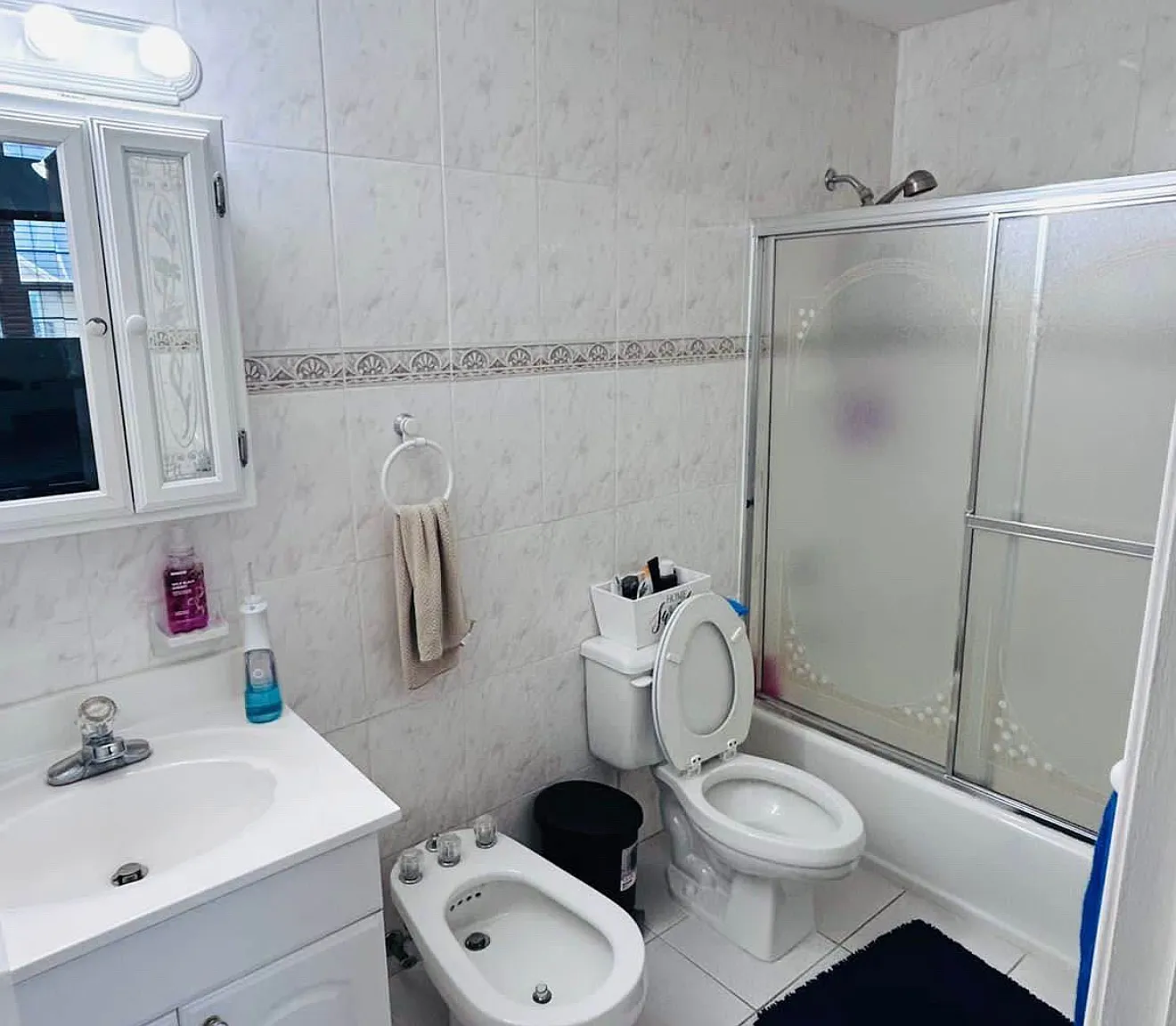 3 bed, 1099 sqft, $2,700 — Photo 2