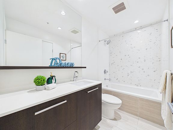 3rd image of 567 Clarke Rd #1806