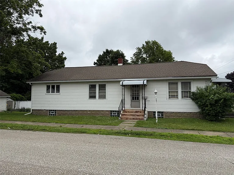 4250 Harding Dr — Photo 1