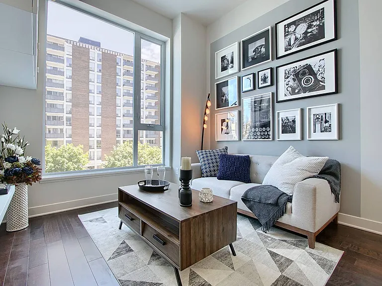 460 Saint Laurent Blvd — Photo 18