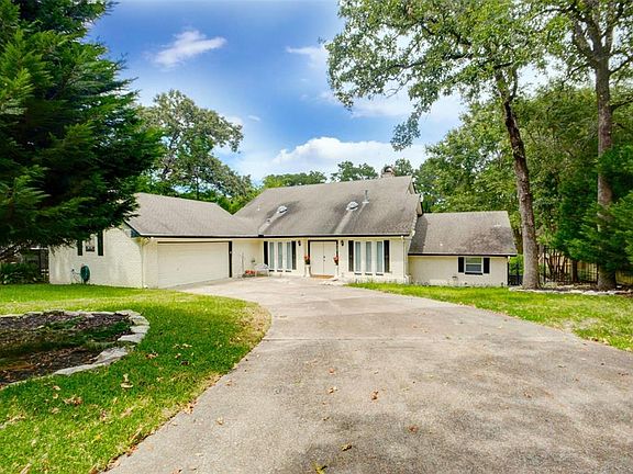 2nd image of 713 Brook Hollow Dr