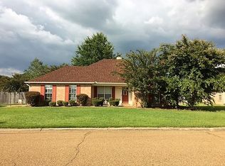 1022 Bullrun Dr, Jackson, MS 39272