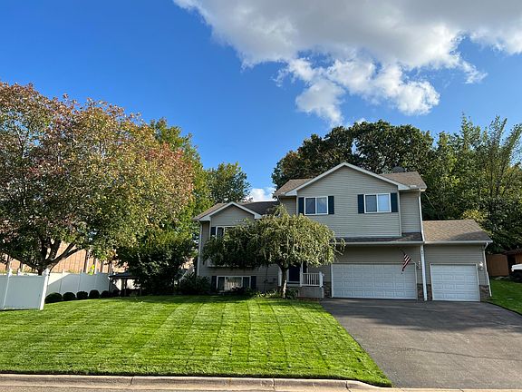 4th image of 801 Garrison Ct