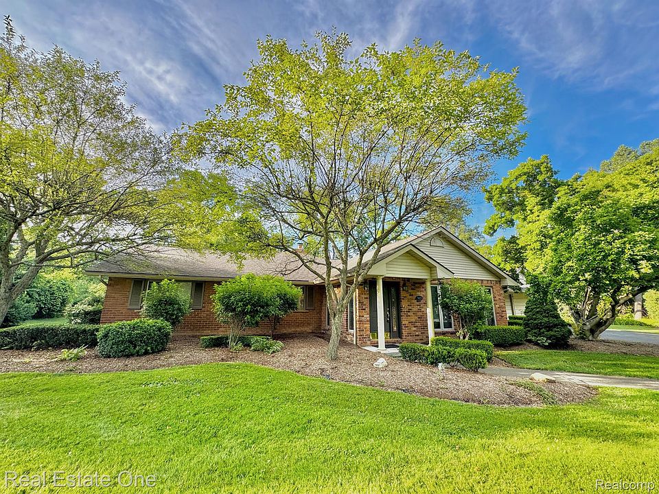 1st image of 987 Hickory Heights Dr