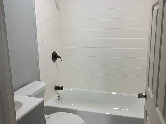 3rd image of 1513 Oneill St #B