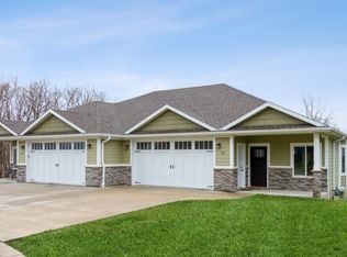 111 Glenwood St, Pella, IA 50219