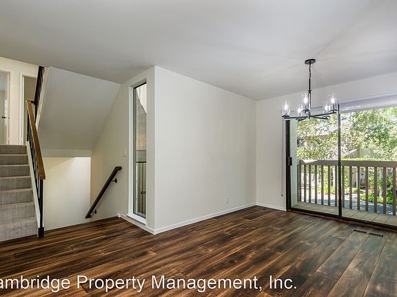 4th image of 482 Sand Hill Cir