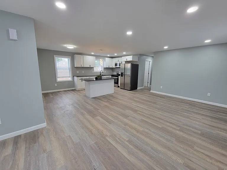 82 Yorkshire St #2 — Photo 4