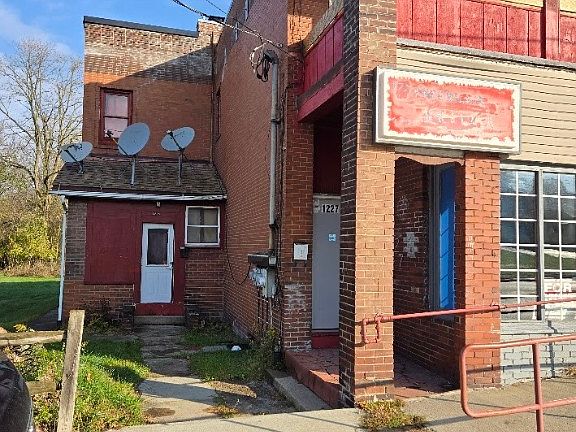 4th image of 1229 N Sharpsville Ave