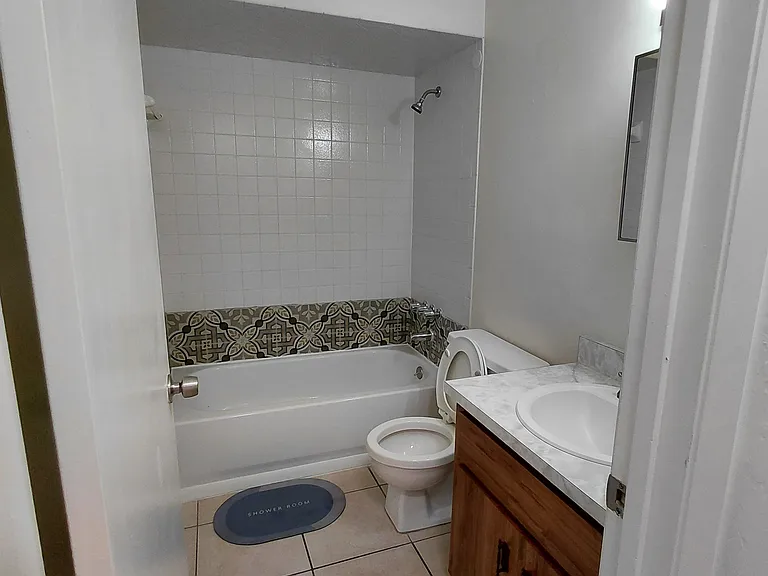 1902 NE 17th Pl #1 — Photo 3
