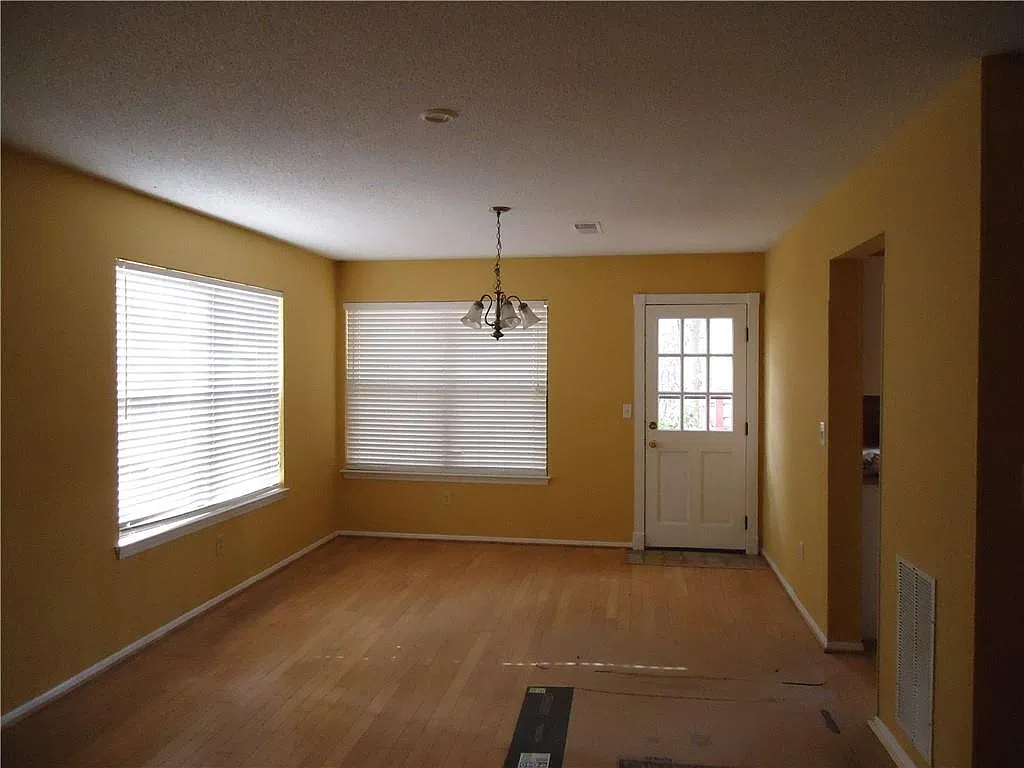 4 bed, 2.5 bath, $2,100 — Photo 3