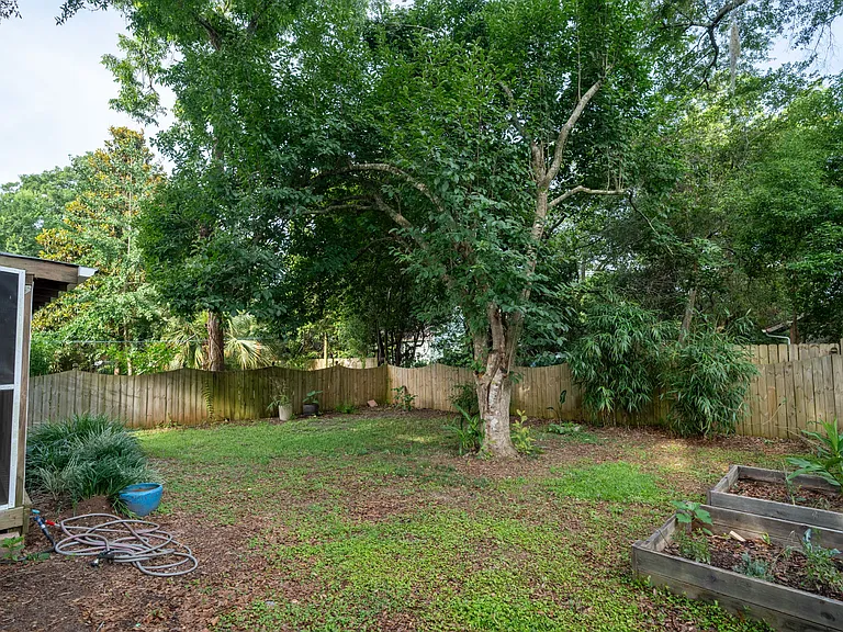 1624 Green St — Photo 17